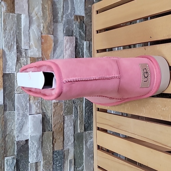 🎁 UGG Women's Classic Short II Boot - Picture 7 of 9